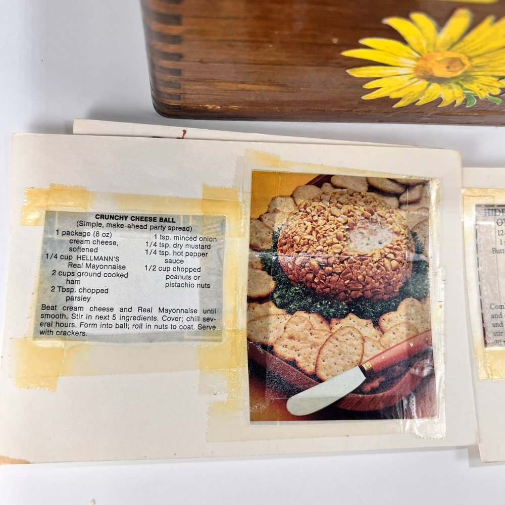 Vtg Handcrafted Finger Joint Wood Floral Recipe Box With Recipes Farmhouse - Picture 12 of 16